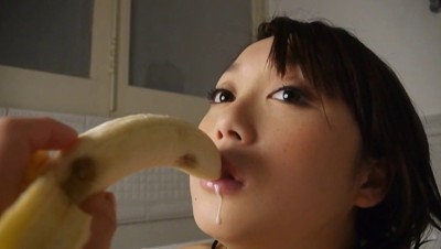 アイドルの可憐な無毛淫部を視姦、白い肌がピンクに染まっていく。 鈴木阿美