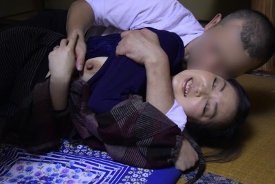 おばさんにホレたっ！！中出し熟女ナンパ 人を疑わない素直さ 照れ屋のエッチ 抜群の愛嬌 まさかのナンパに戸惑いつつも久しぶりの精子に大興奮の熟女マ〇コ12人4時間