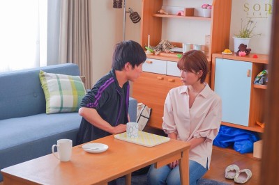 保育園に子供を送ってから迎えまでの8時間･･･長男のサッカースポ少のコーチと、不倫セックスしまくっている絶倫ママチャリ妻。 紗倉まな