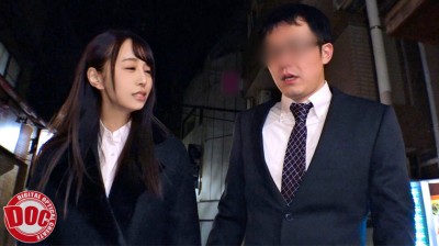 「終電ないならウチくる？」 残業で終電を逃がしてしまった俺は誘われるがまま家にお邪魔する事に。いつも会社で見るスーツ姿とは違うゆるい部屋着姿に興奮してしまい･･･