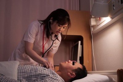 勃起したままの男を一切動かさないS字尻振り騎乗位介助で骨抜きにする美尻ナース VOL.3