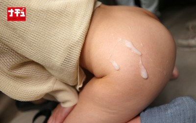 ピタパン半脱ぎ状態でヒクつくアナルを見られ羞恥イキする美尻女