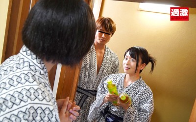 既婚者チ×ポに中出しさせる淫欲女子は･･･逆NTR現場を見られた奥さんの嫉妬で濡れたマ×コも喰いまくる。 女子大生まり編