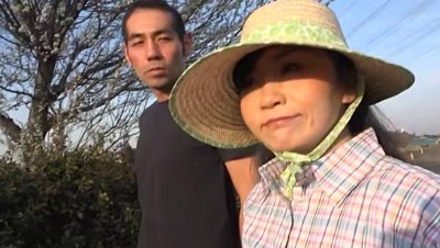 畑仕事に精を出すおばちゃんの姿が妙にエロいのでナンパしてみたら「こんなおばさんで良かったら」とあっさりセックスさせてくれました（笑）