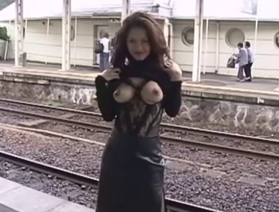 熟女野外露出 1 美人秘書