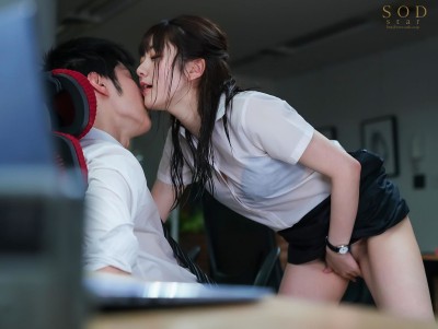 ゲリラ豪雨の夜に憧れの女上司と会社で2人きり･･･帰れなくなった僕らは朝までSEXしまくった 青空ひかり
