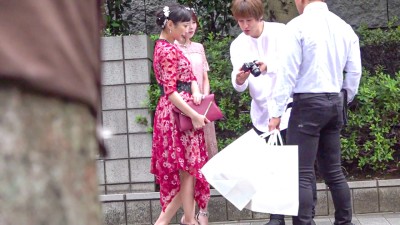 結婚式帰りの美女をナンパして中出しSEX Vol.01