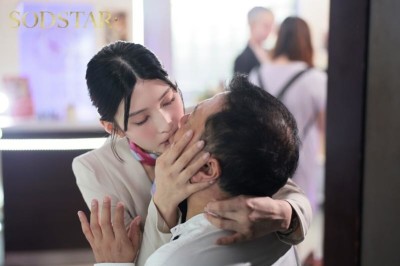 「ばっちりお化粧した私とあの子どっちが良いの？」恋人がメイクアップ中の20分暇そうな付き添い彼氏をフェラ＆SEXで顔射させる美容部員 本庄鈴